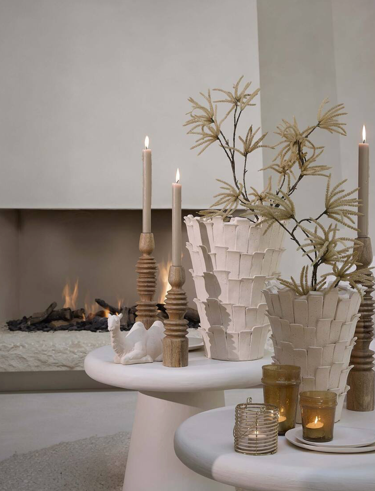 ceramic curved vase L