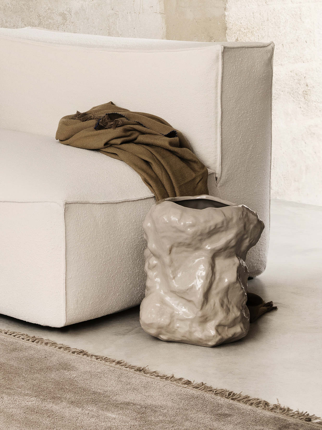 tuck vase l red brown