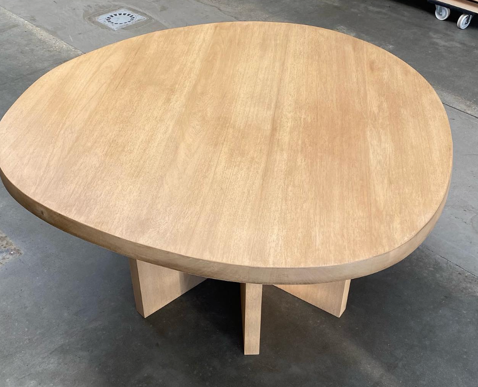 round dining table