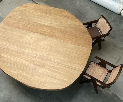 round dining table